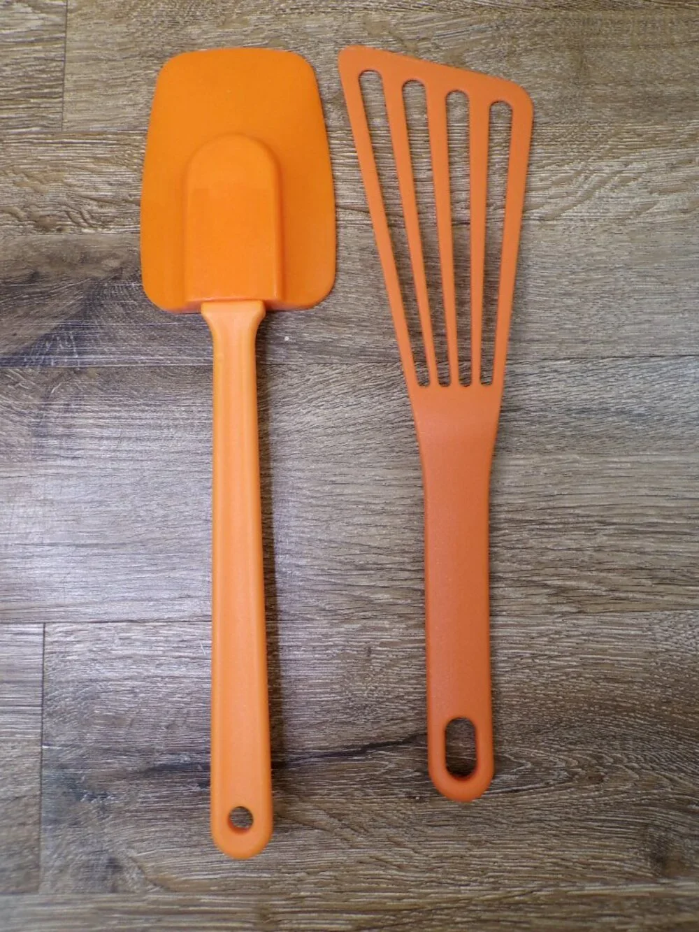 RACHAEL RAY Lot of 2 Orange/Tangerine Spatulas - Large Silicone Head & Slotted